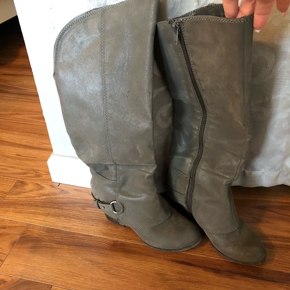 Fergalicious Boots - Picture 1 of 3